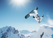 开云棋牌官网-赛道与球场的双重奏，F1揭幕战与76人大胜湖人的启示