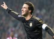 开云棋牌-赛道与球场，当F1争冠焦点遇上独行侠打穿勇士