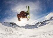 开云棋牌官方-欧冠淘汰赛之夜，塔图姆关键战不手软