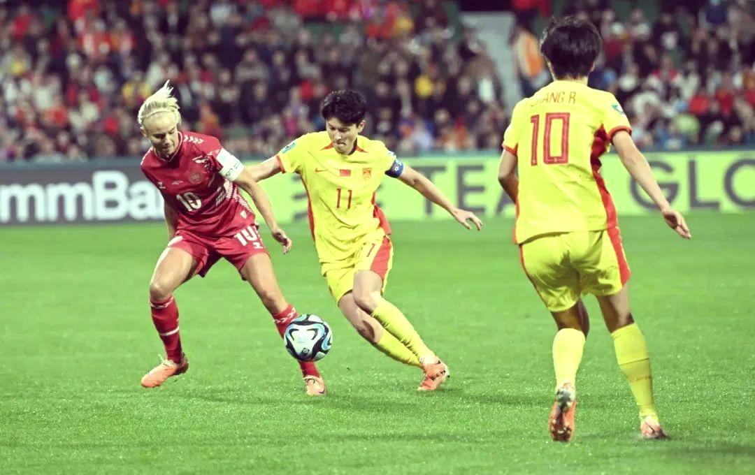 中国女足在比赛中体现了顽强的精神