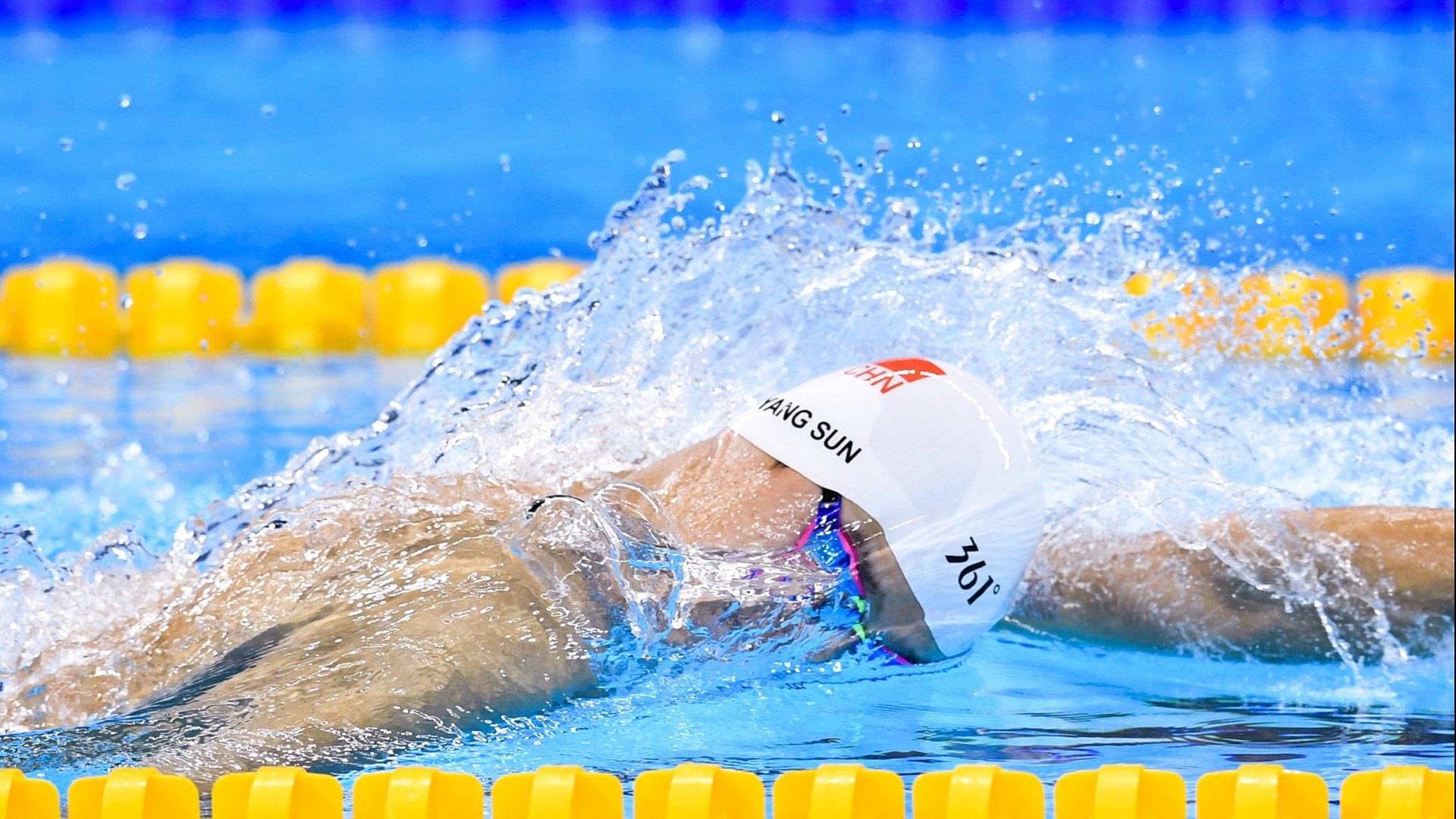 迪马利亚进攻端无人可挡,乌克兰血拼美国,体育场上的双重战争