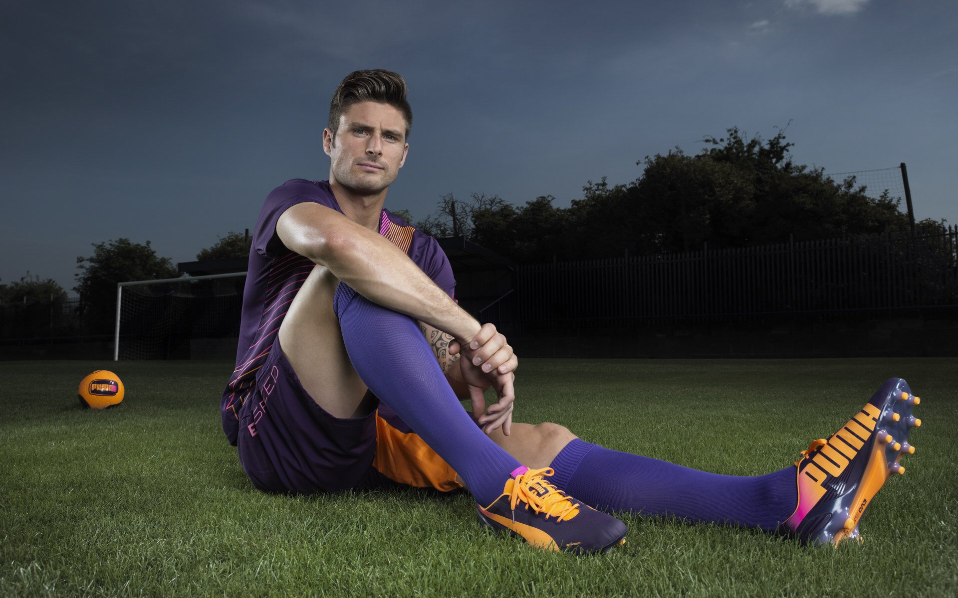 维尼修斯爆发点燃全场,荷兰末节奇袭带走瑞士—足球之夜的唯一性对决