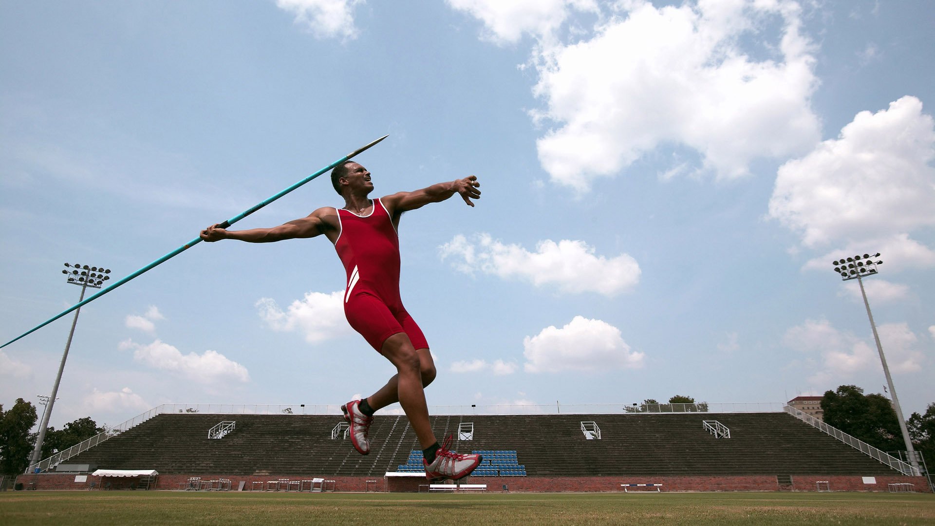 莱万惊艳四座，智利翻盘AC米兰，一场跨越时空的足球传奇